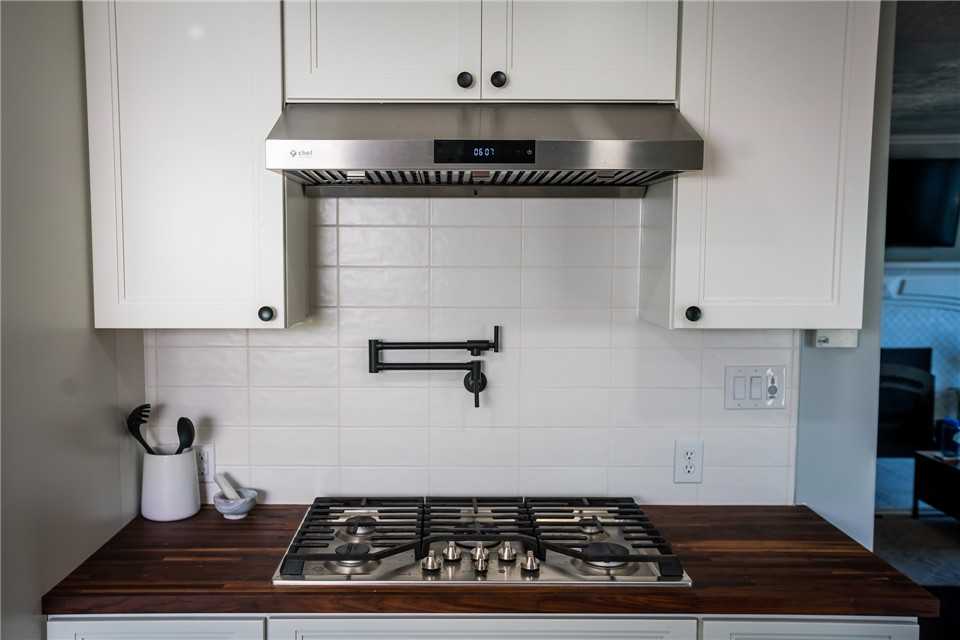 1061 E St - Photo 3 of 22