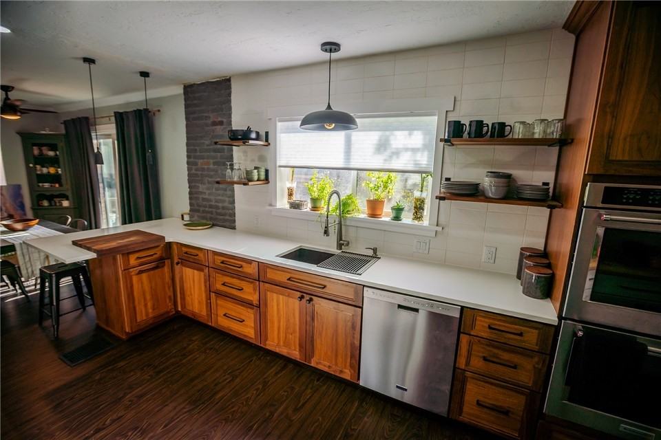 1061 E St - Photo 5 of 22