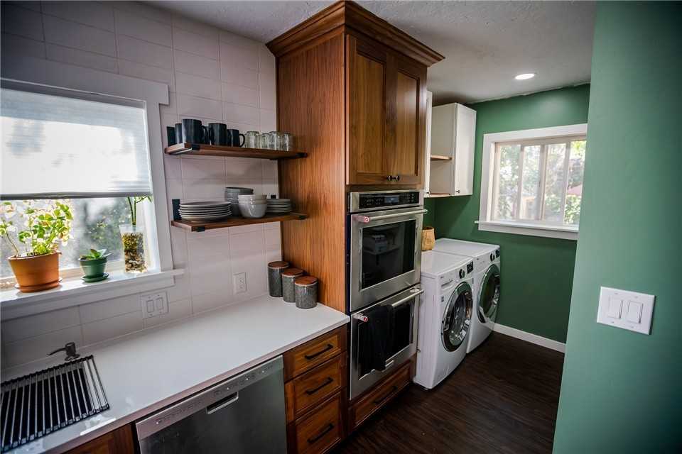 1061 E St - Photo 7 of 22