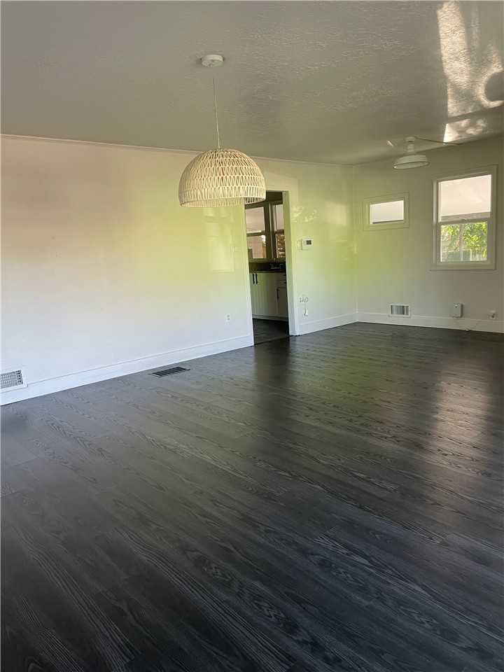 278 E St - Photo 2 of 19