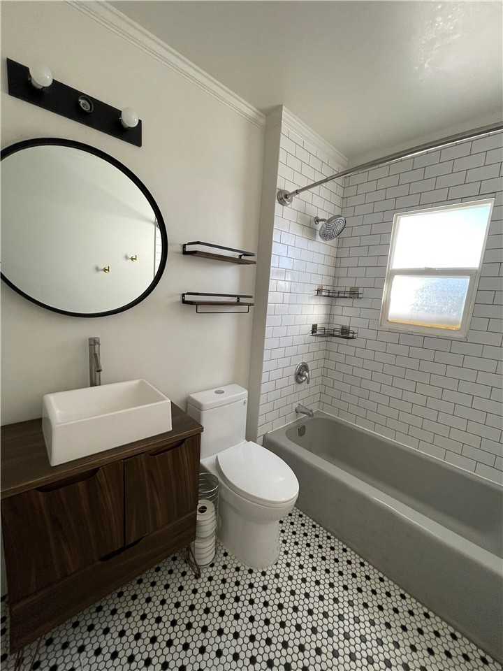 278 E St - Photo 4 of 19