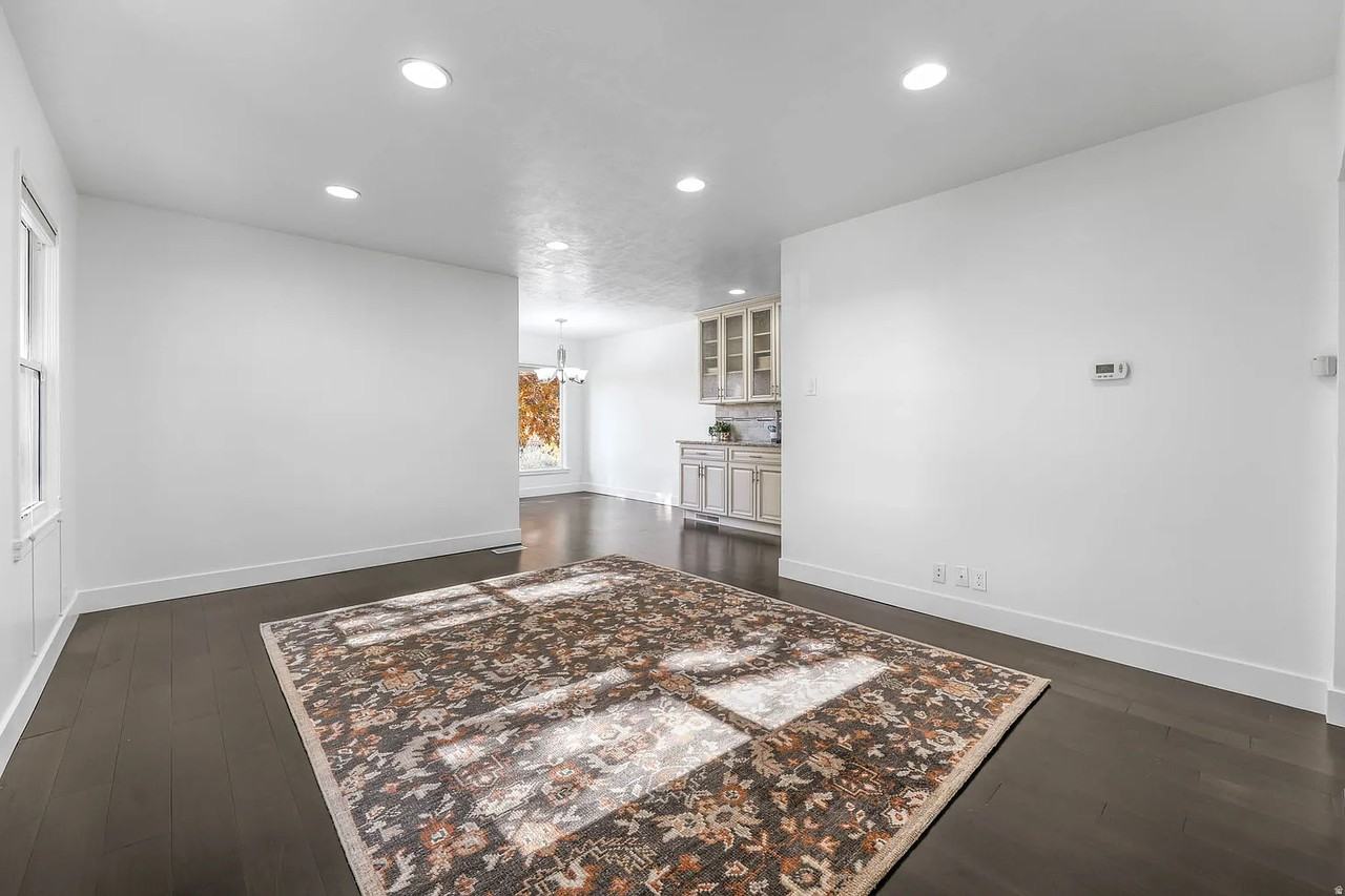 1903 East Sylvan Avenue - Photo 3 of 32