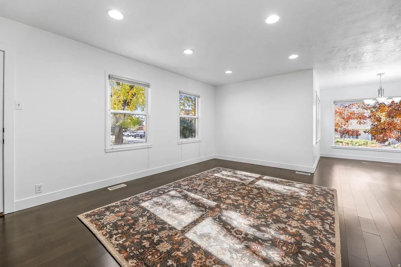 1903 East Sylvan Avenue - Photo 4 of 32