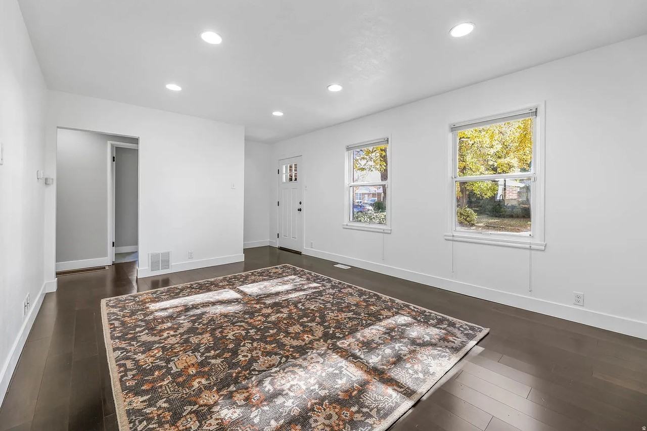 1903 East Sylvan Avenue - Photo 5 of 32