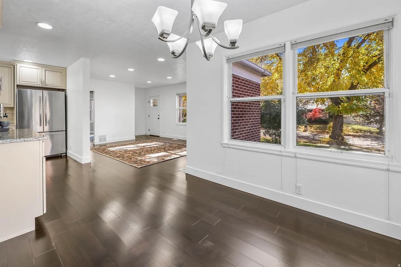 1903 East Sylvan Avenue - Photo 7 of 32