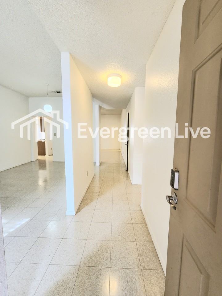 2302 Sandia Ct - Photo 3 of 18