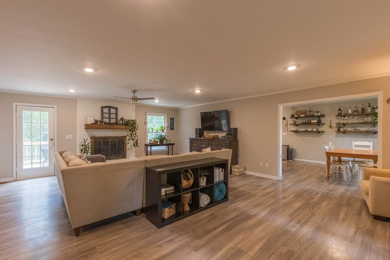 210 Elliott Ct - Photo 2 of 50