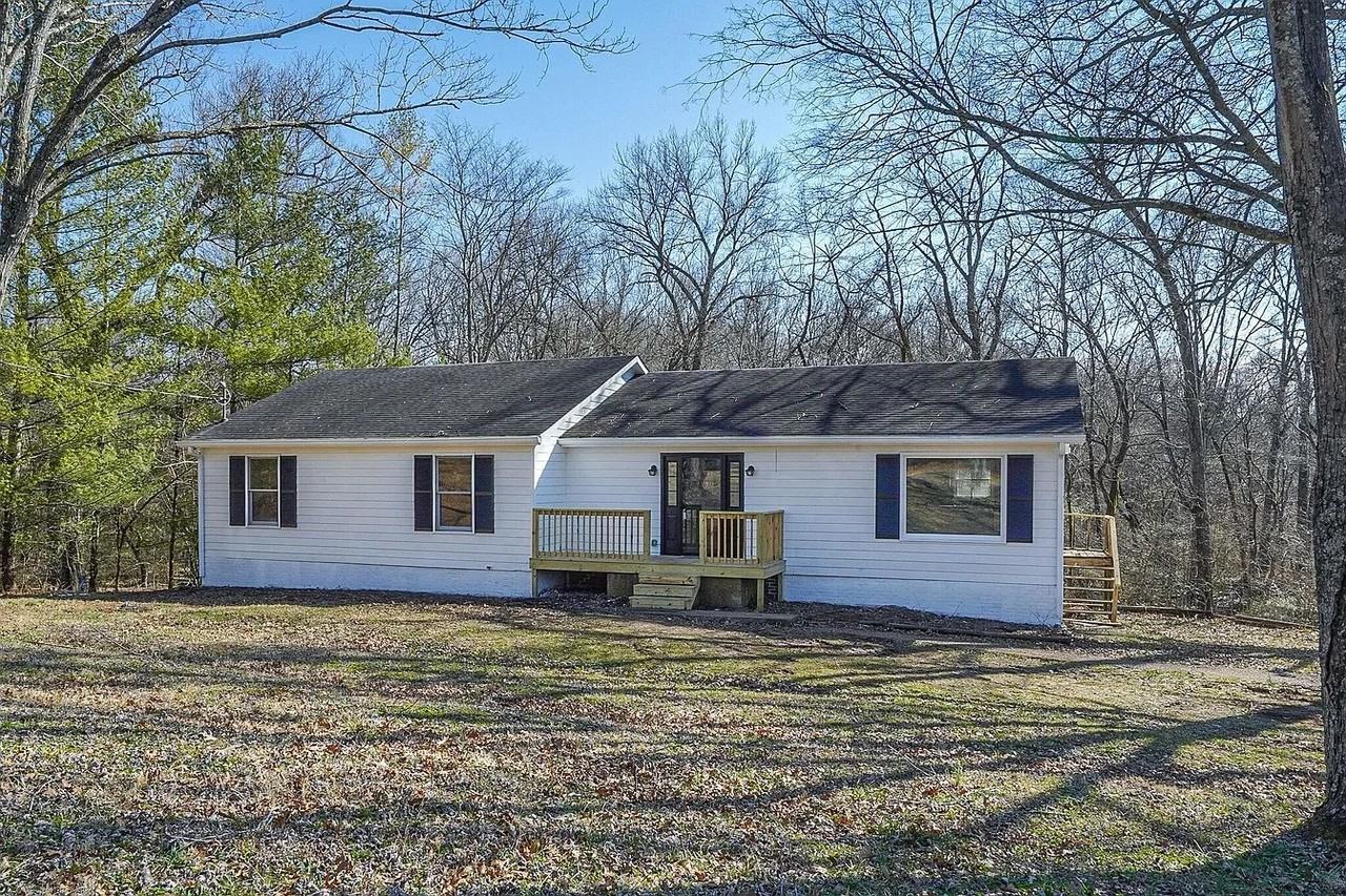210 Elliott Ct - Photo 2 of 50