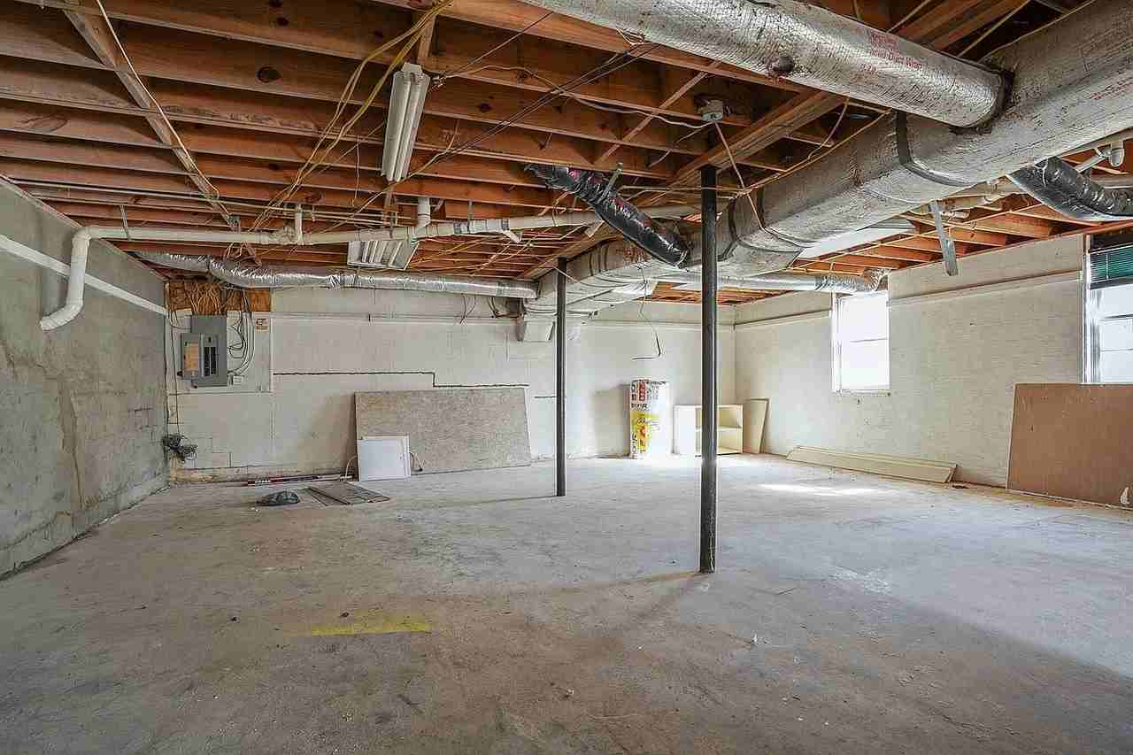 210 Elliott Ct - Photo 5 of 50