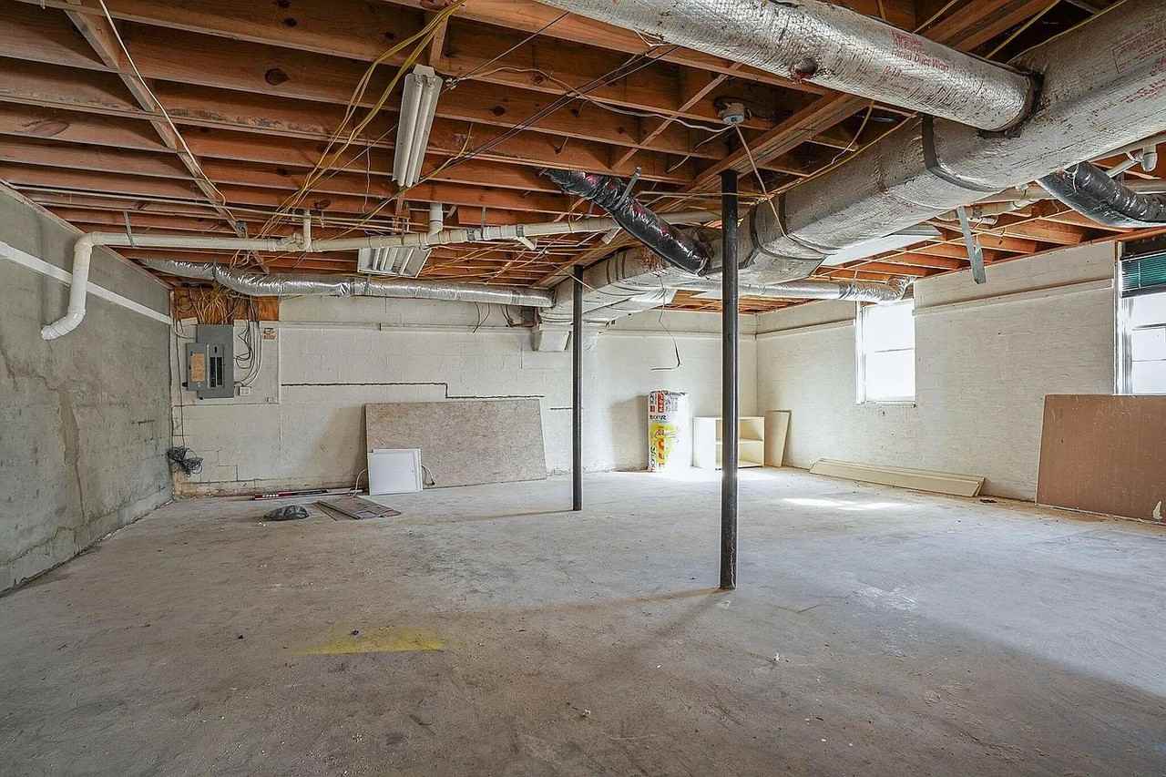 210 Elliott Ct - Photo 2 of 50