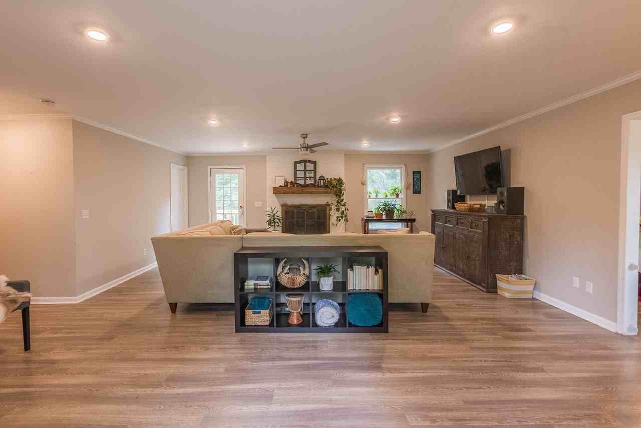 210 Elliott Ct - Photo 5 of 50