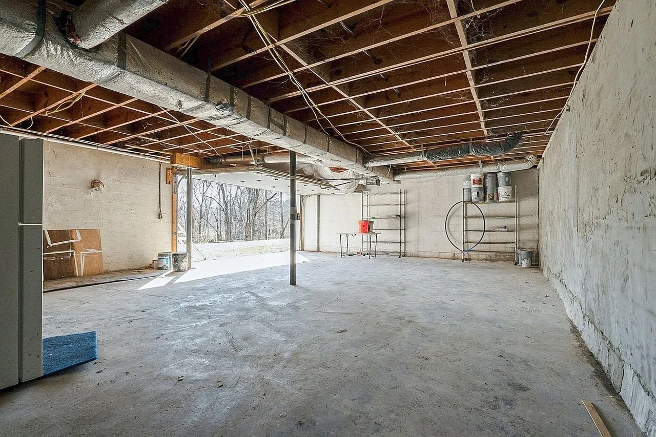 210 Elliott Ct - Photo 5 of 50