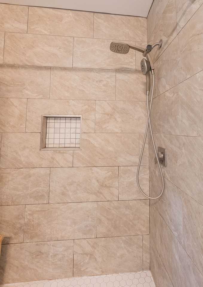 210 Elliott Ct - Photo 4 of 50