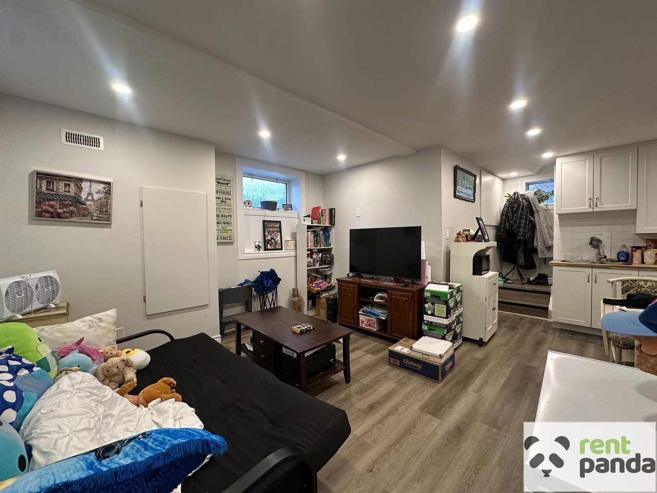 103 Ritson Road South - Photo 6 of 17