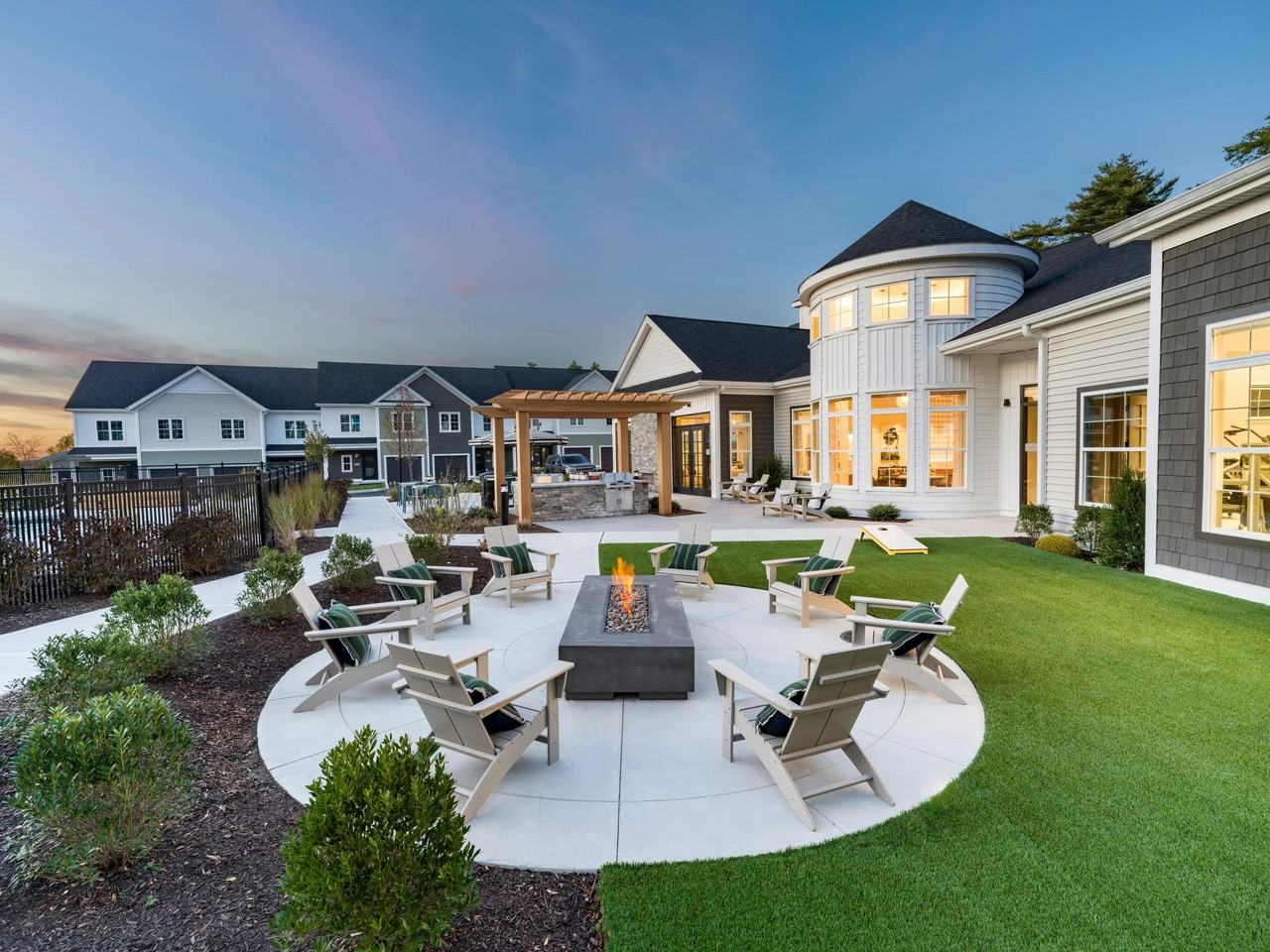 Modera South Shore - Photo 4 of 50