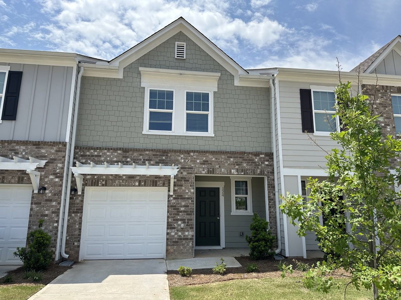 112 Swindon Dr - Photo 2 of 16