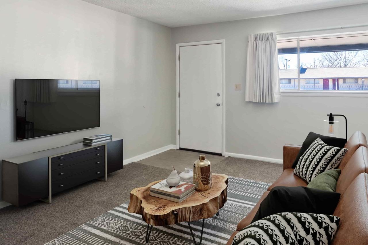 DeVille Apartments - Photo 4 of 19