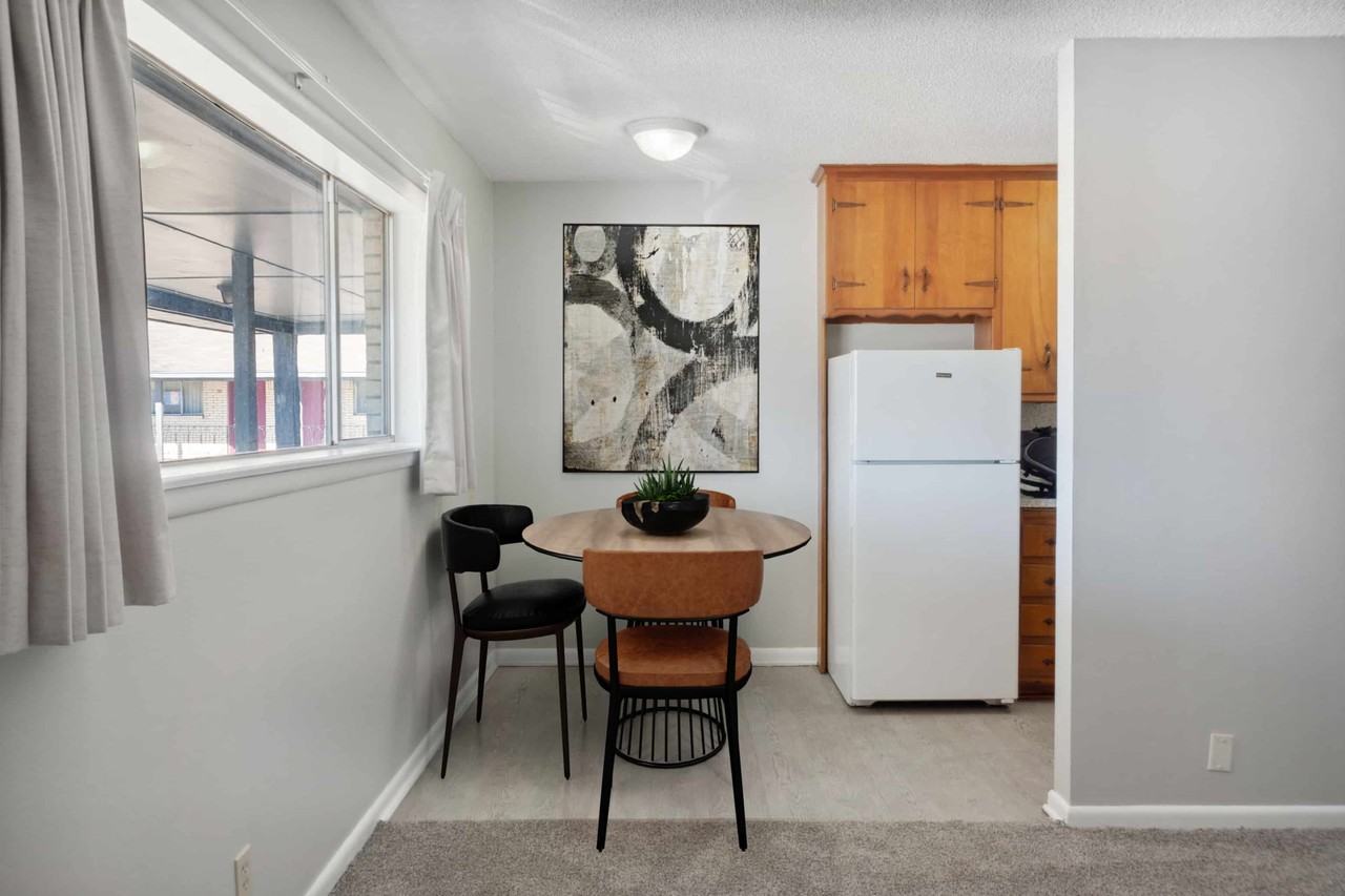 DeVille Apartments - Photo 2 of 17