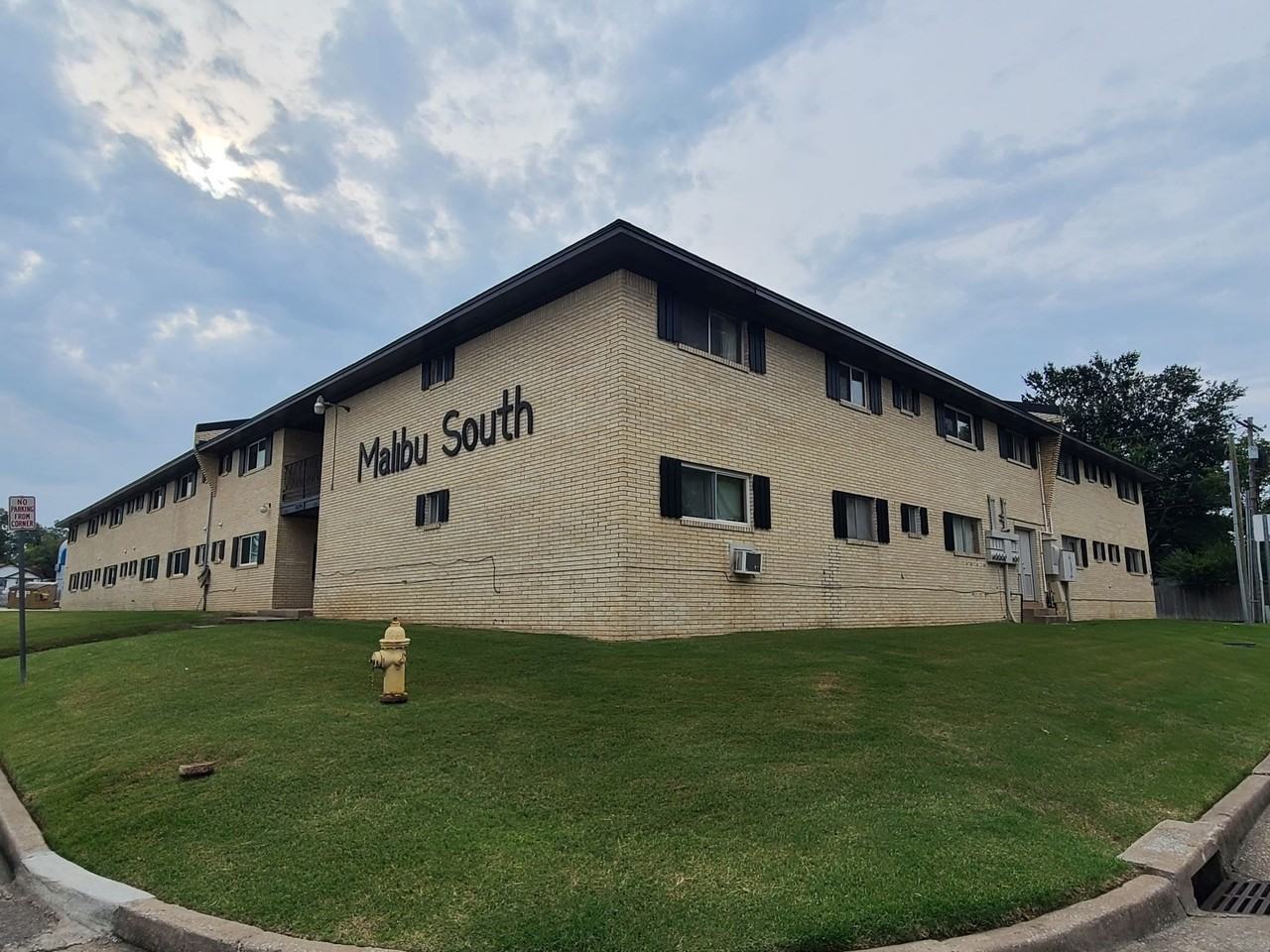 Malibu South - Photo 6 of 36