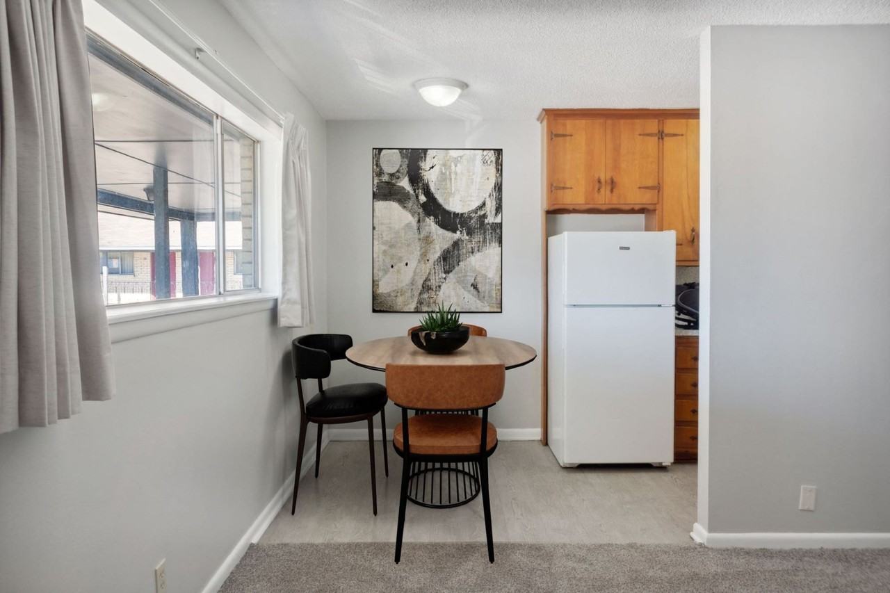 Victor South Apartments - Photo 2 of 8