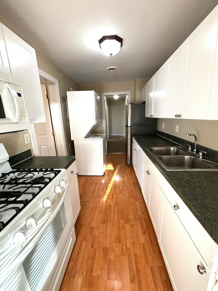 99 Clinton Street - Photo 6 of 14