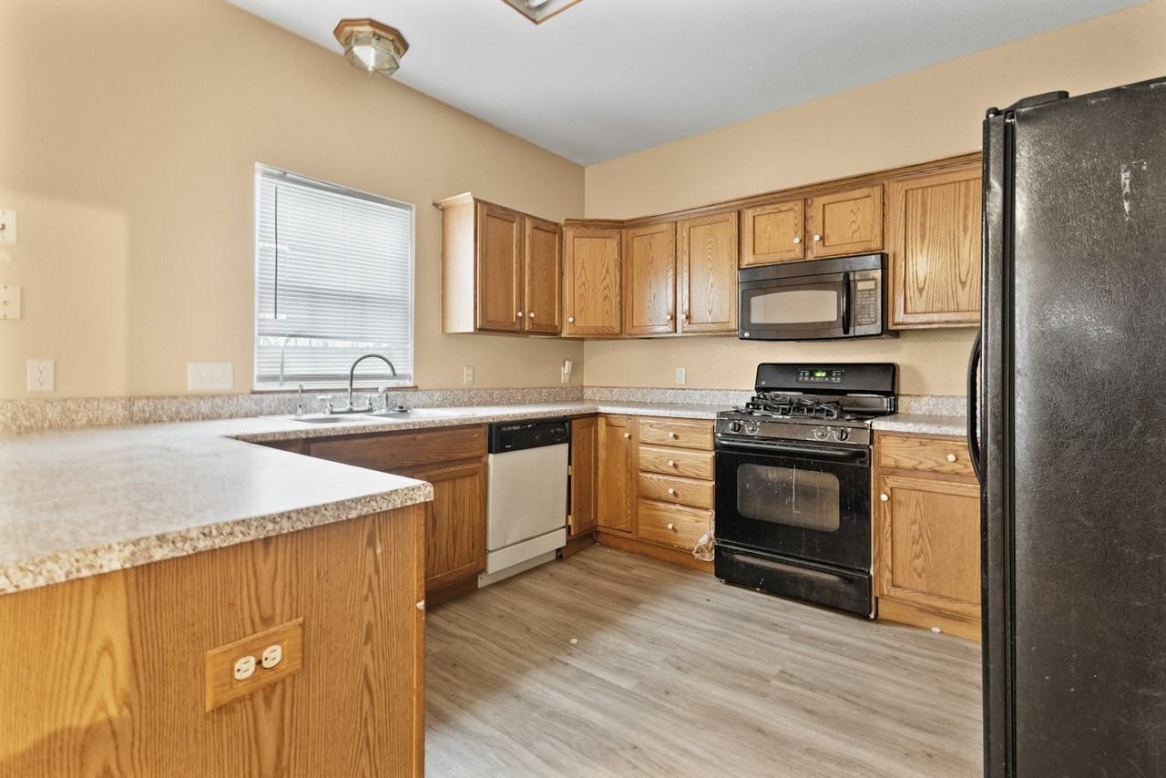 834 Baker Street - Photo 3 of 13