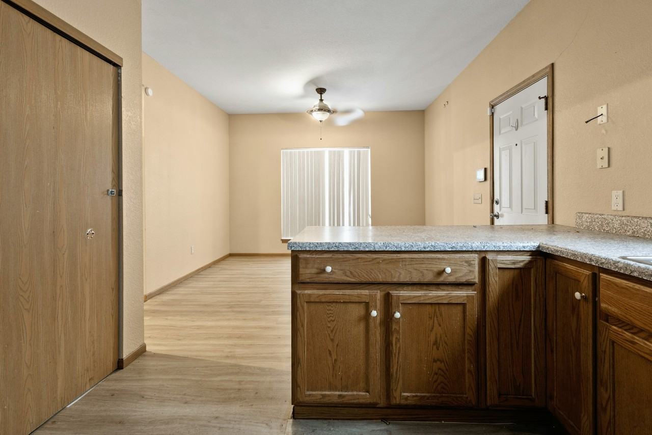 834 Baker Street - Photo 5 of 13