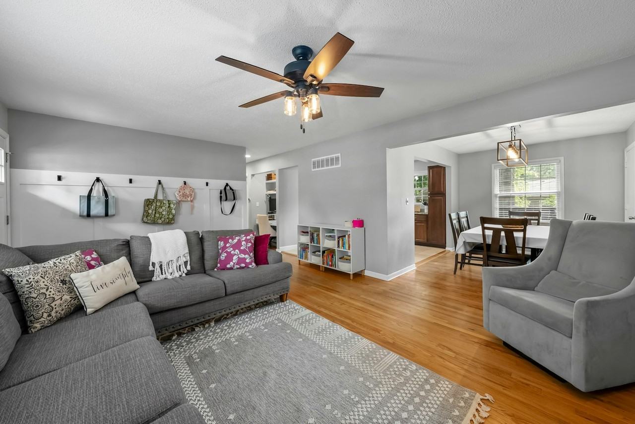 7917 W 92nd Pl - Photo 3 of 22