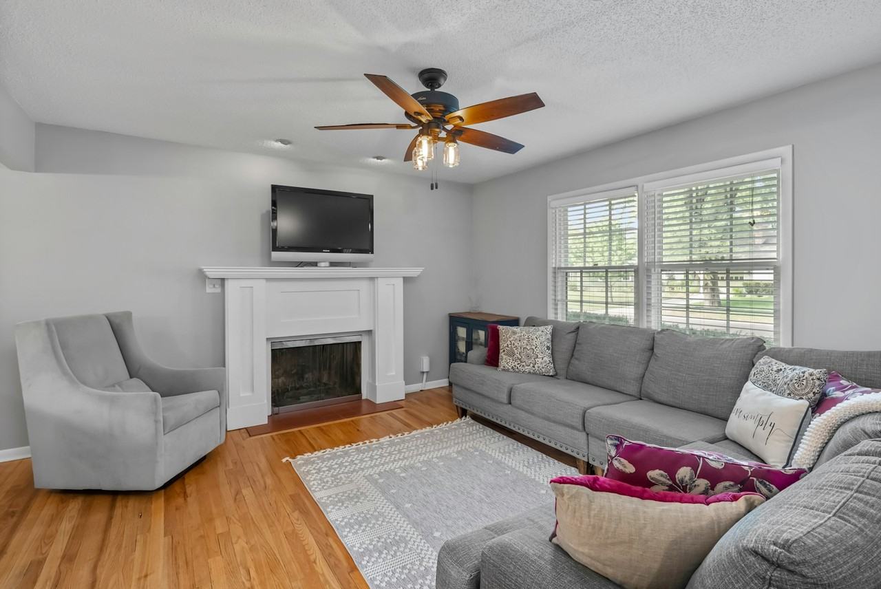 7917 W 92nd Pl - Photo 4 of 22