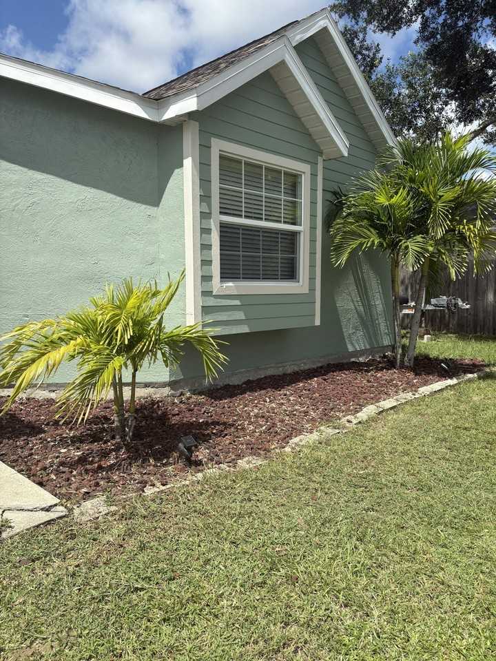 1310 Altamont Ave NE - Photo 2 of 13