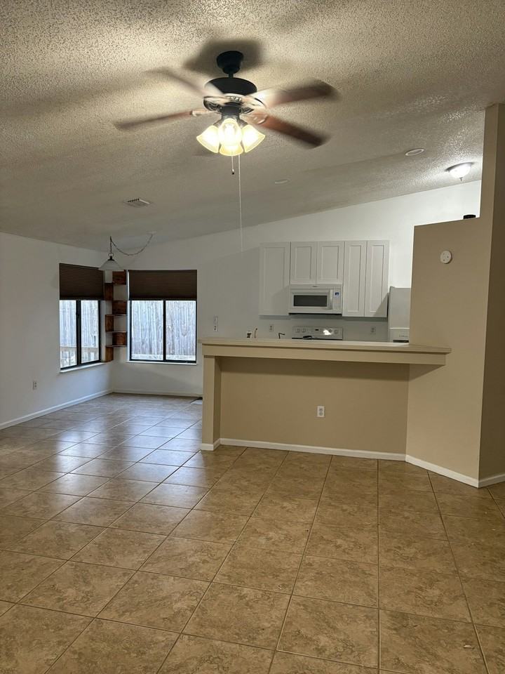 1310 Altamont Ave NE - Photo 4 of 13