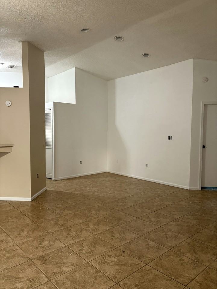 1310 Altamont Ave NE - Photo 5 of 13