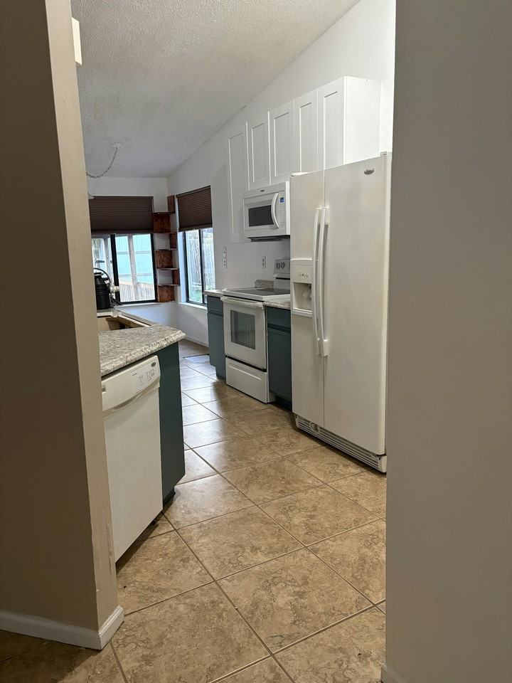 1310 Altamont Ave NE - Photo 7 of 13