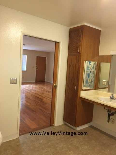 11508 Moorpark Street, Unit D - Photo 6 of 9