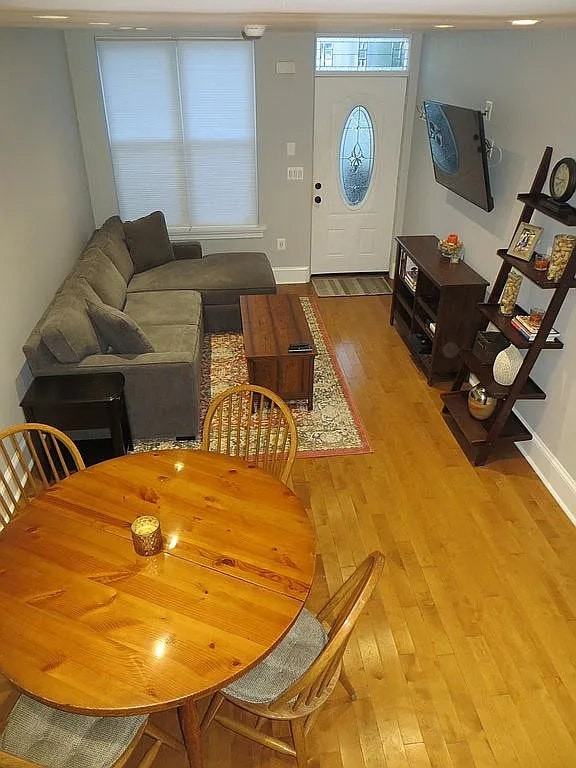 1639 Carpenter St - Photo 4 of 19