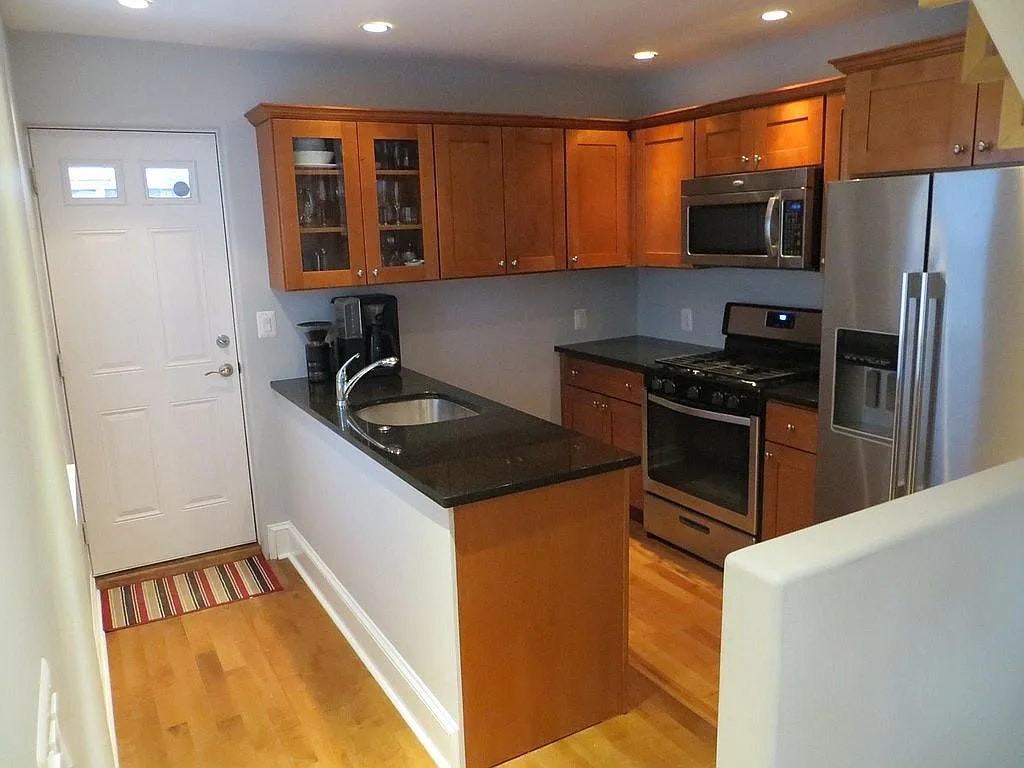 1639 Carpenter St - Photo 7 of 19