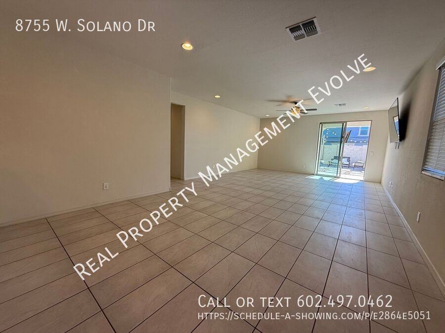 8755 W Solano Dr - Photo 4 of 33