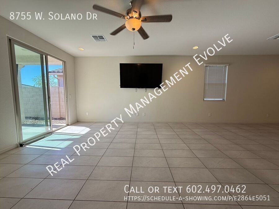 8755 W Solano Dr - Photo 5 of 33