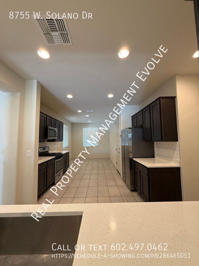 8755 W Solano Dr - Photo 7 of 33