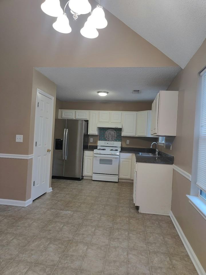 3895 English Valley Drive - Photo 5 of 18