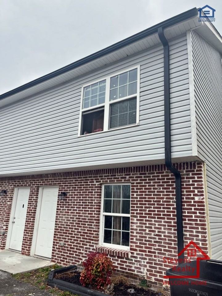 8746 Millard Lee Ln - Photo 2 of 23