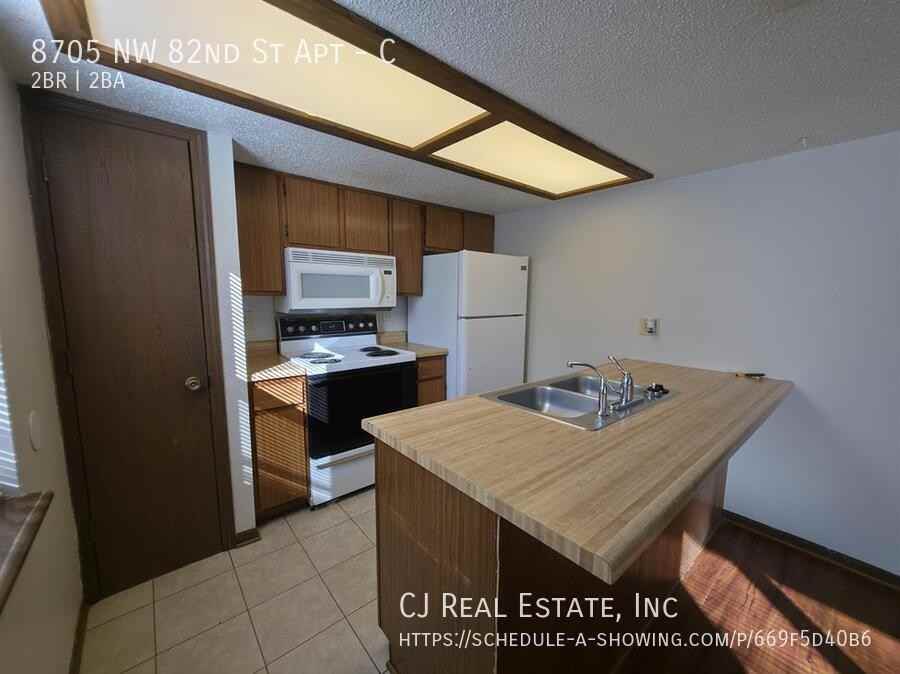 8705 Northwest 82nd Street #C - Photo 4 of 11