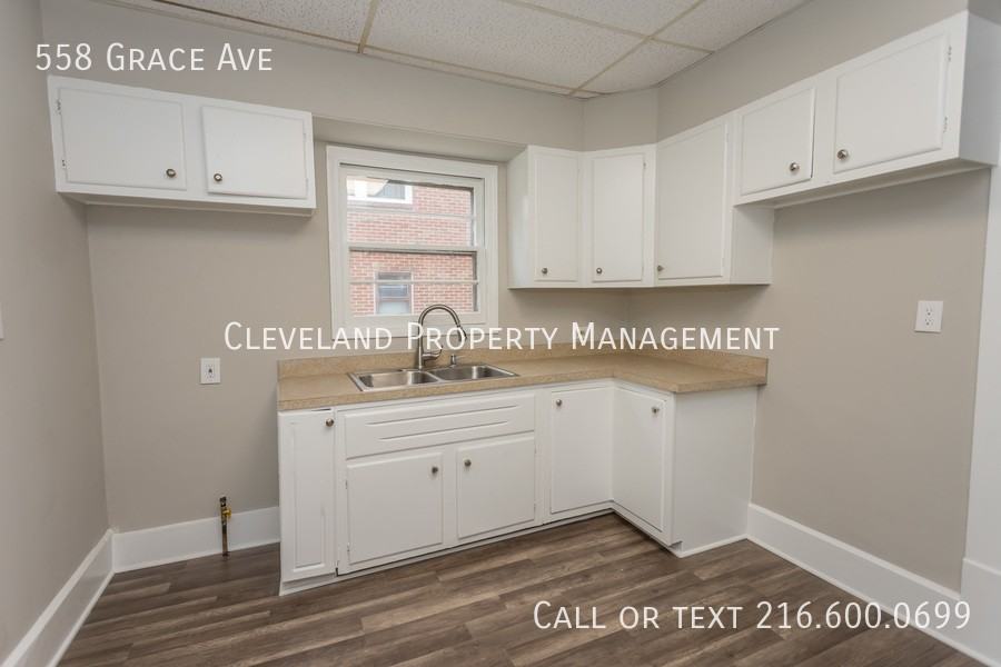 558 Grace Ave - Photo 5 of 34