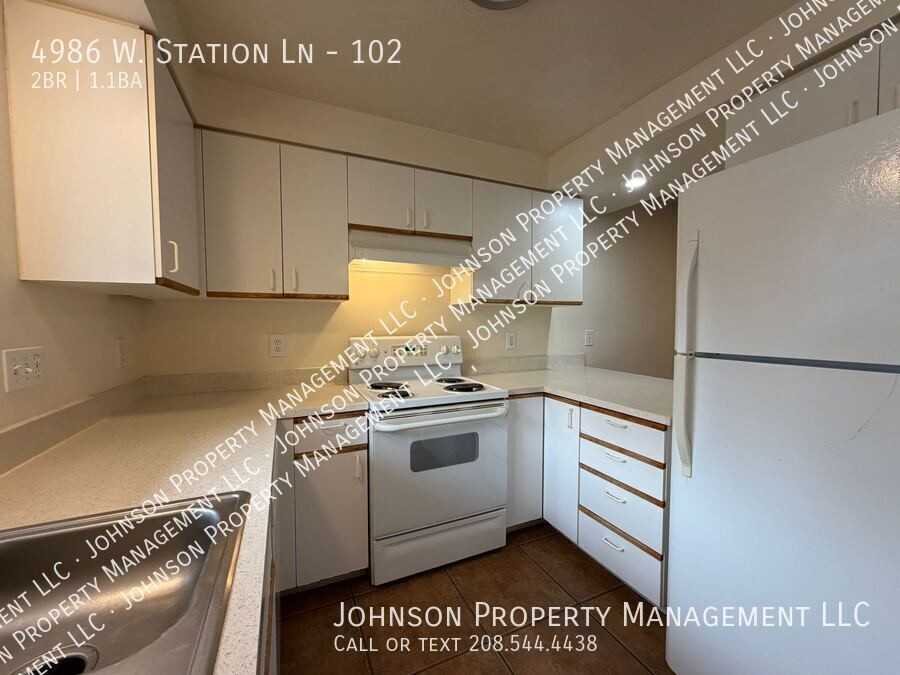 4986 West Station Lane #102 - Photo 4 of 16