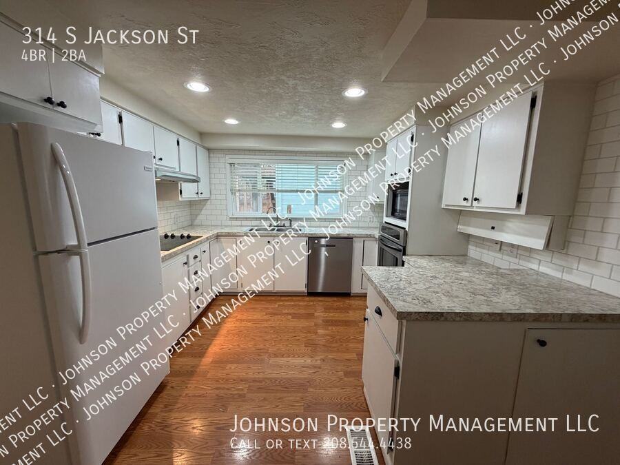 314 S Jackson St - Photo 4 of 23