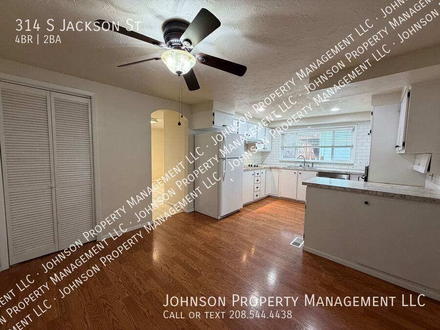 314 S Jackson St - Photo 6 of 23