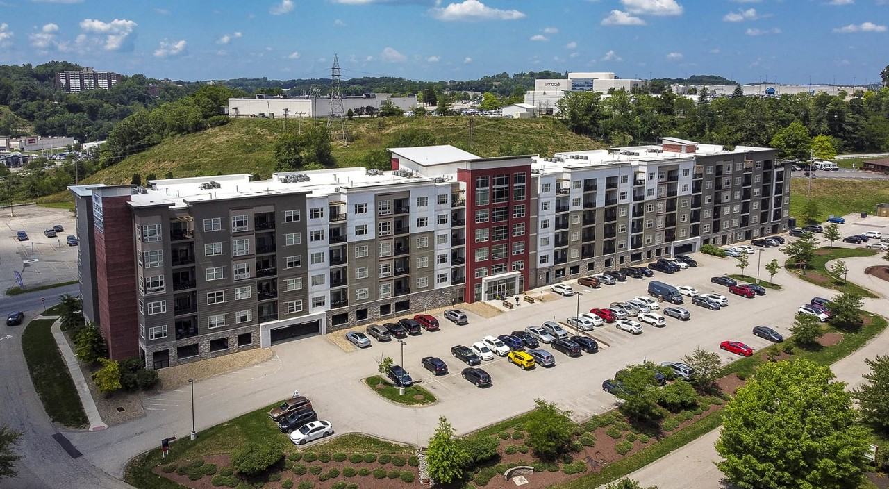 Cosmopolitan Apartments - Photo 2 of 20