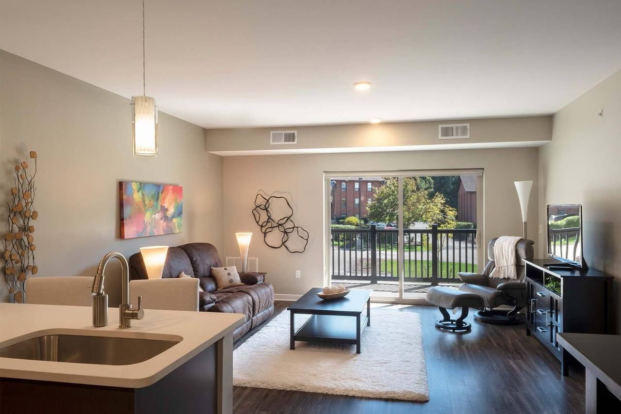 Cosmopolitan Apartments - Photo 6 of 47