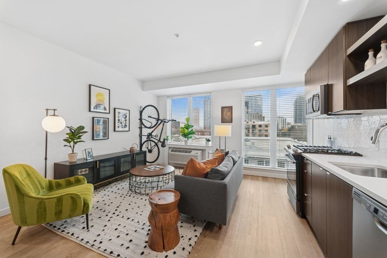 Hollis - Photo 2 of 34