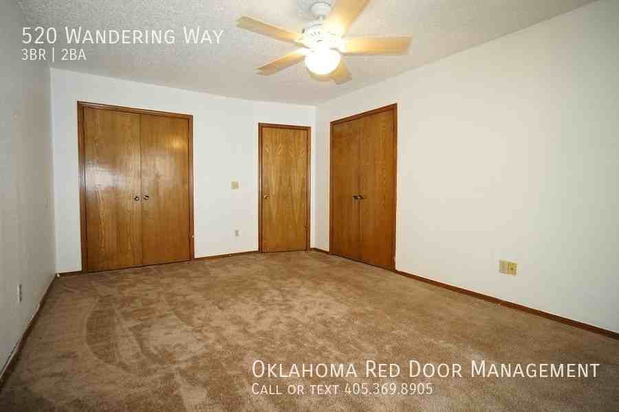 520 Wandering Way - Photo 5 of 16